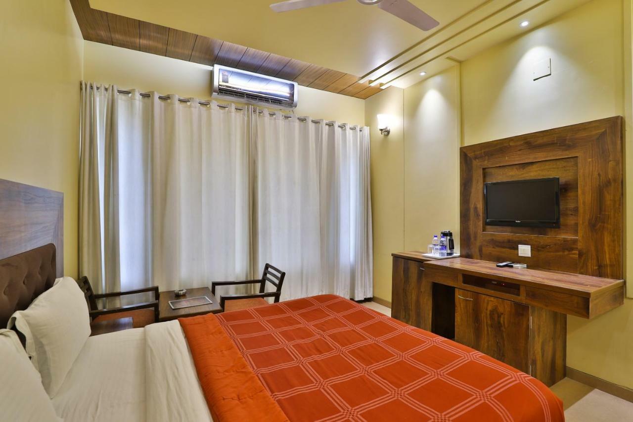 Palette - Hotel Ocean Inn Даман Екстер'єр фото